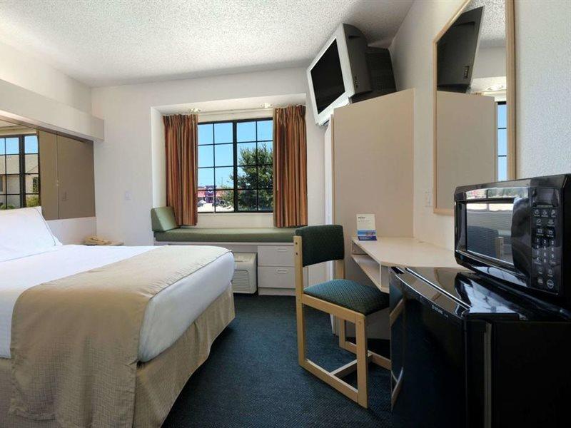 Travelodge By Wyndham Arlington/Dallas Area Экстерьер фото