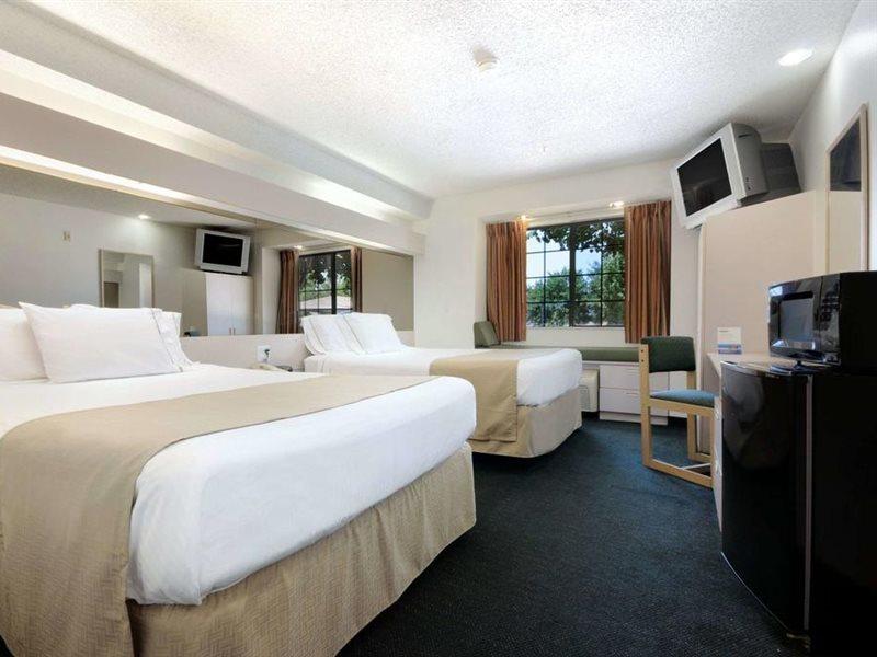 Travelodge By Wyndham Arlington/Dallas Area Экстерьер фото