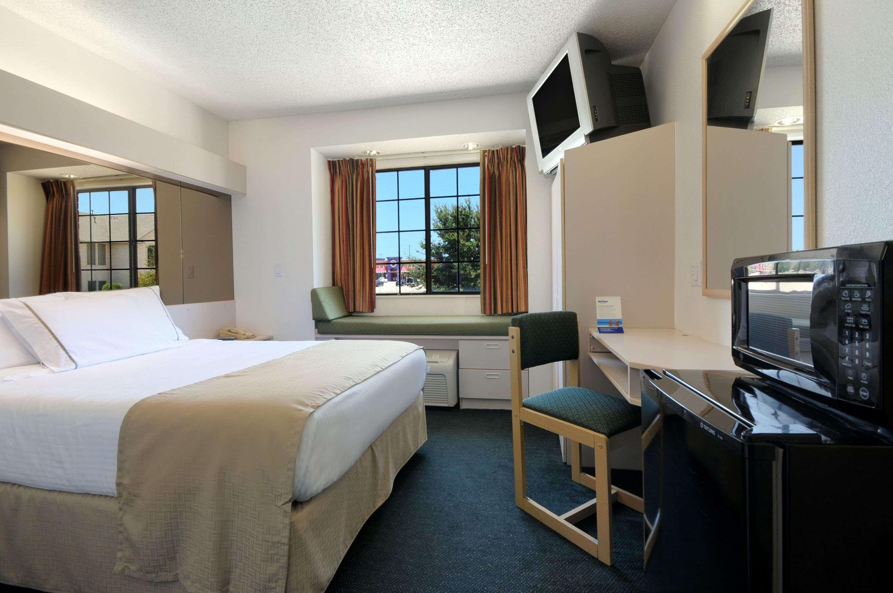Travelodge By Wyndham Arlington/Dallas Area Экстерьер фото