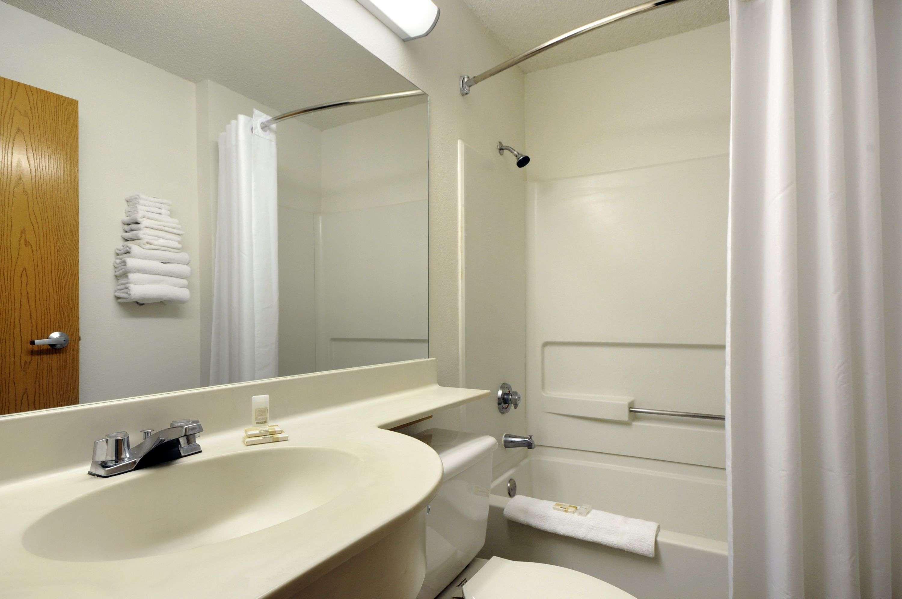Travelodge By Wyndham Arlington/Dallas Area Номер фото