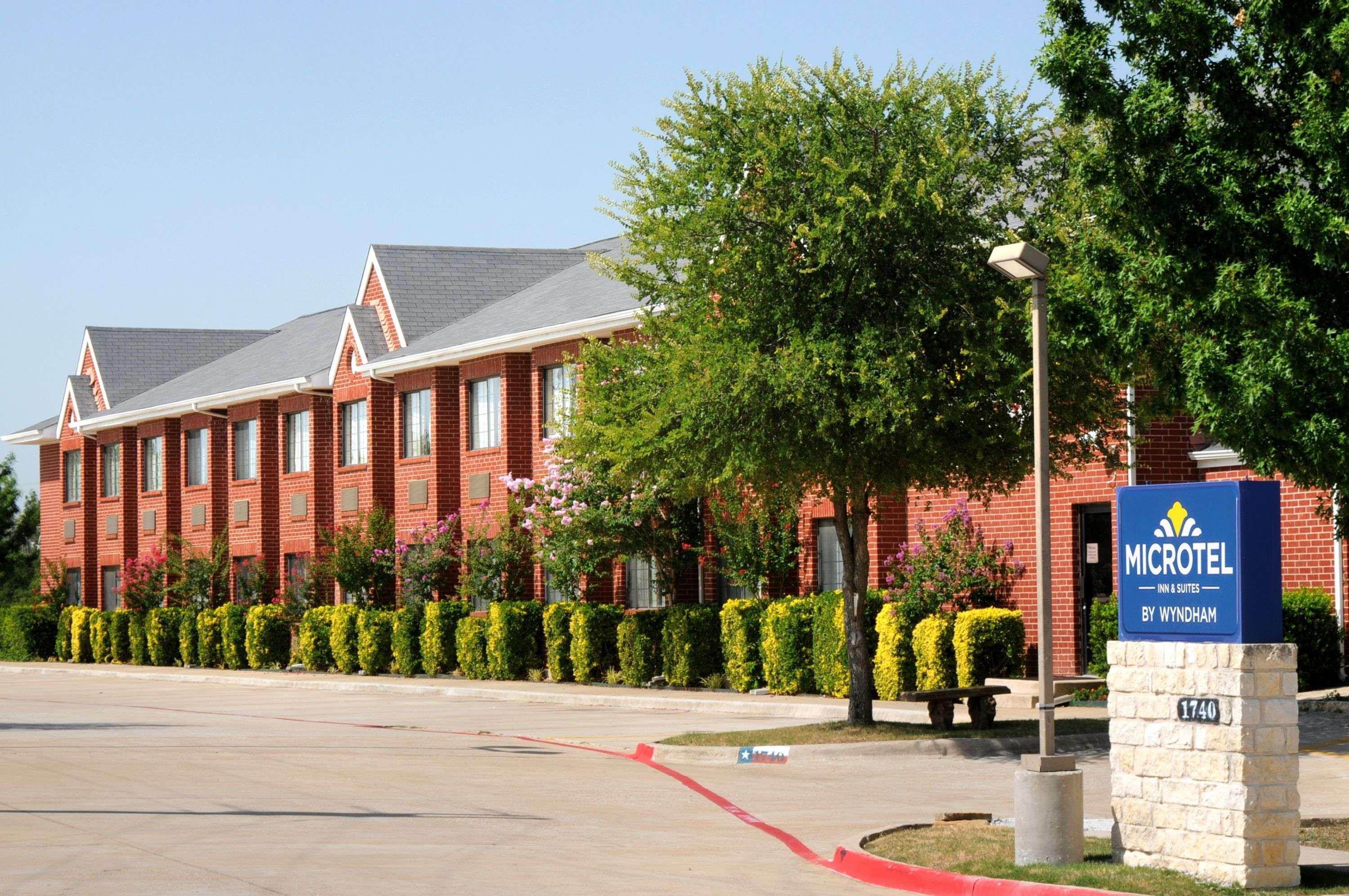 Travelodge By Wyndham Arlington/Dallas Area Экстерьер фото
