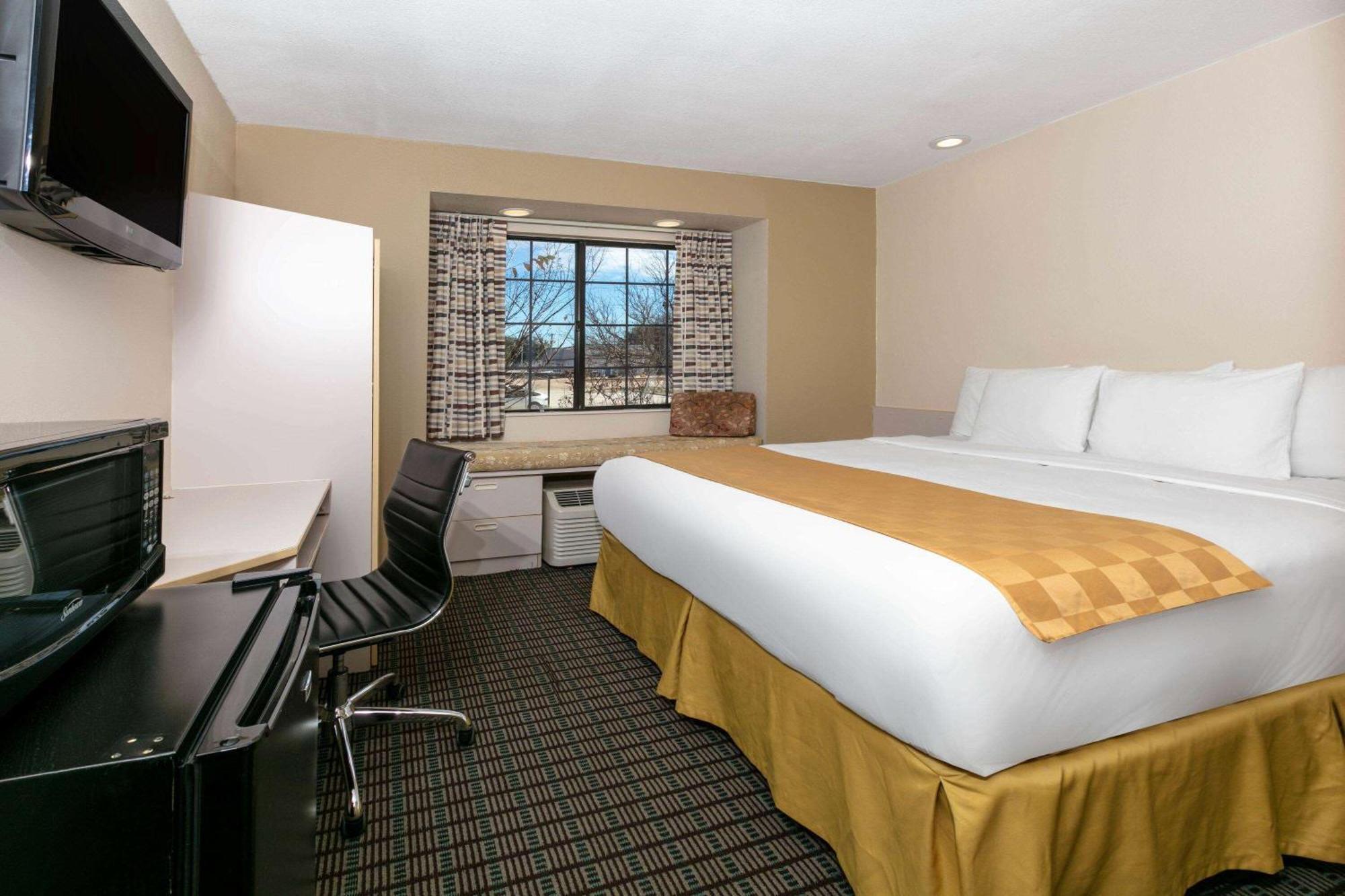 Travelodge By Wyndham Arlington/Dallas Area Экстерьер фото