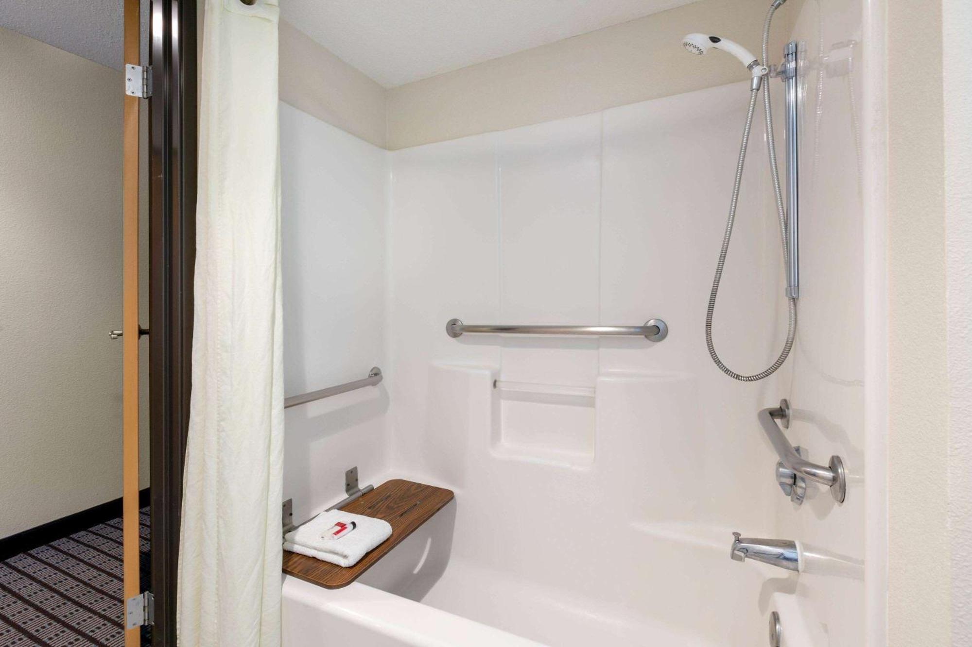 Travelodge By Wyndham Arlington/Dallas Area Экстерьер фото
