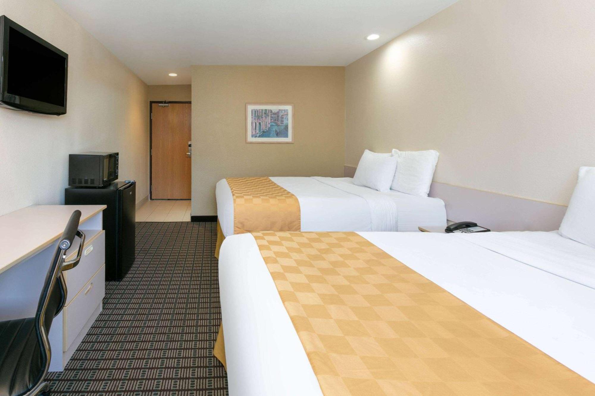 Travelodge By Wyndham Arlington/Dallas Area Экстерьер фото