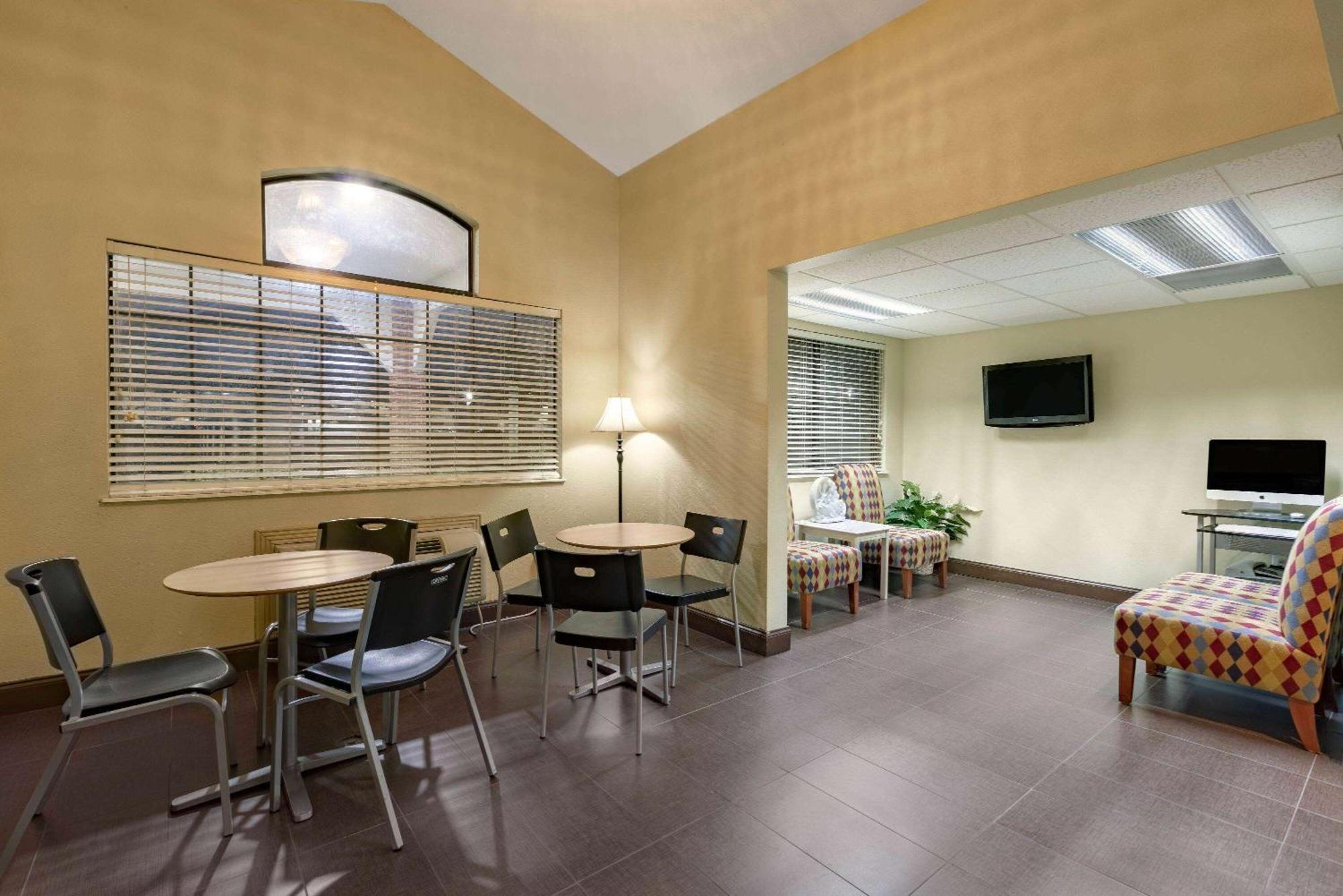 Travelodge By Wyndham Arlington/Dallas Area Экстерьер фото