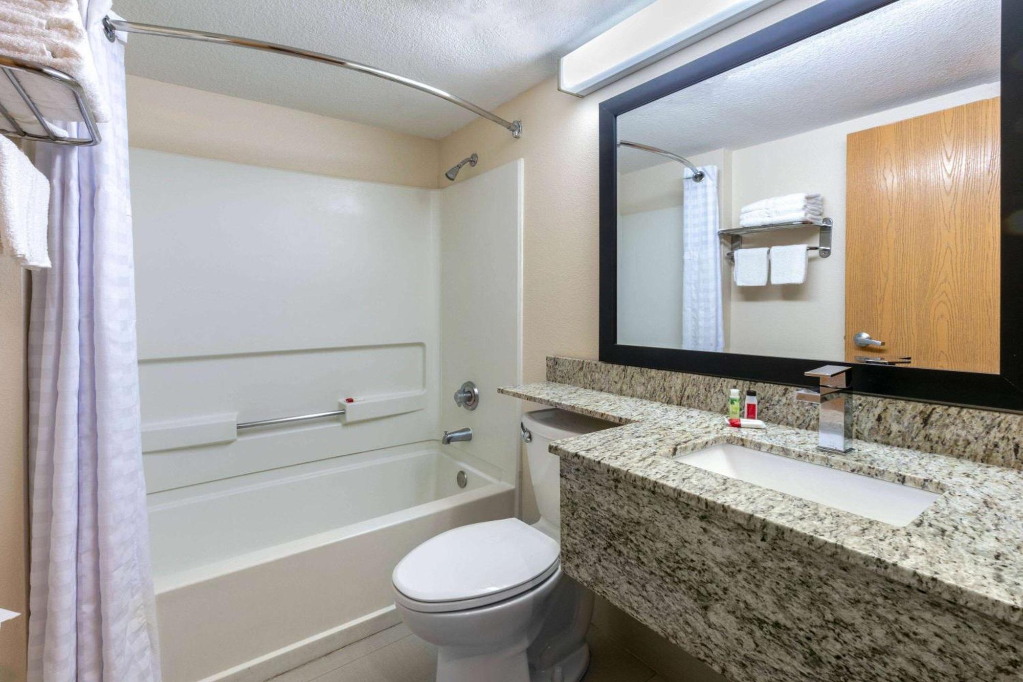 Travelodge By Wyndham Arlington/Dallas Area Экстерьер фото