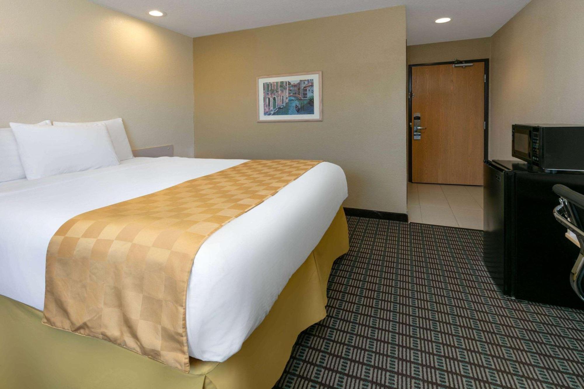 Travelodge By Wyndham Arlington/Dallas Area Экстерьер фото