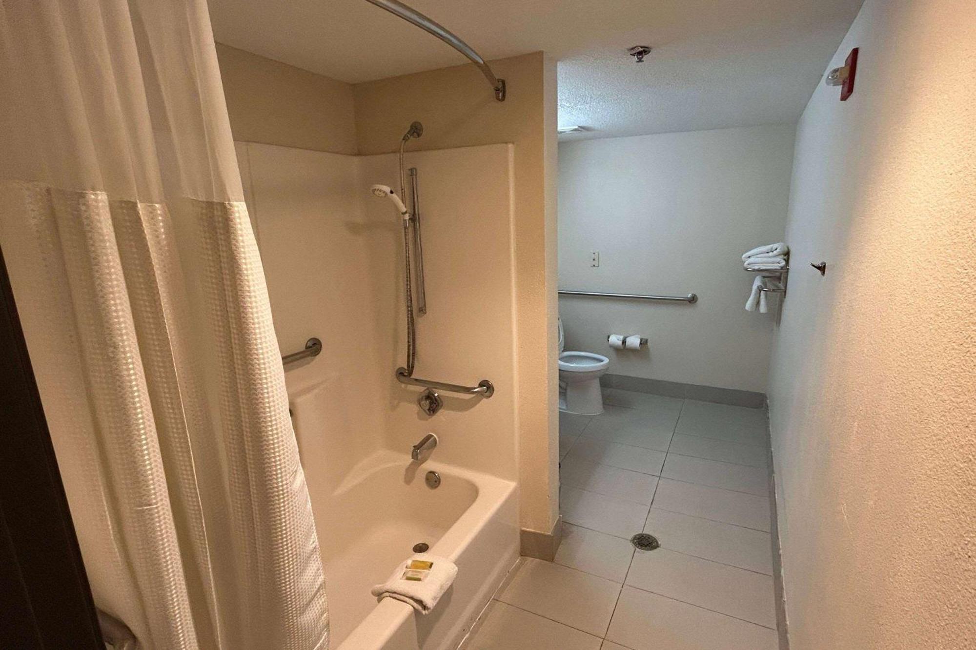 Travelodge By Wyndham Arlington/Dallas Area Экстерьер фото