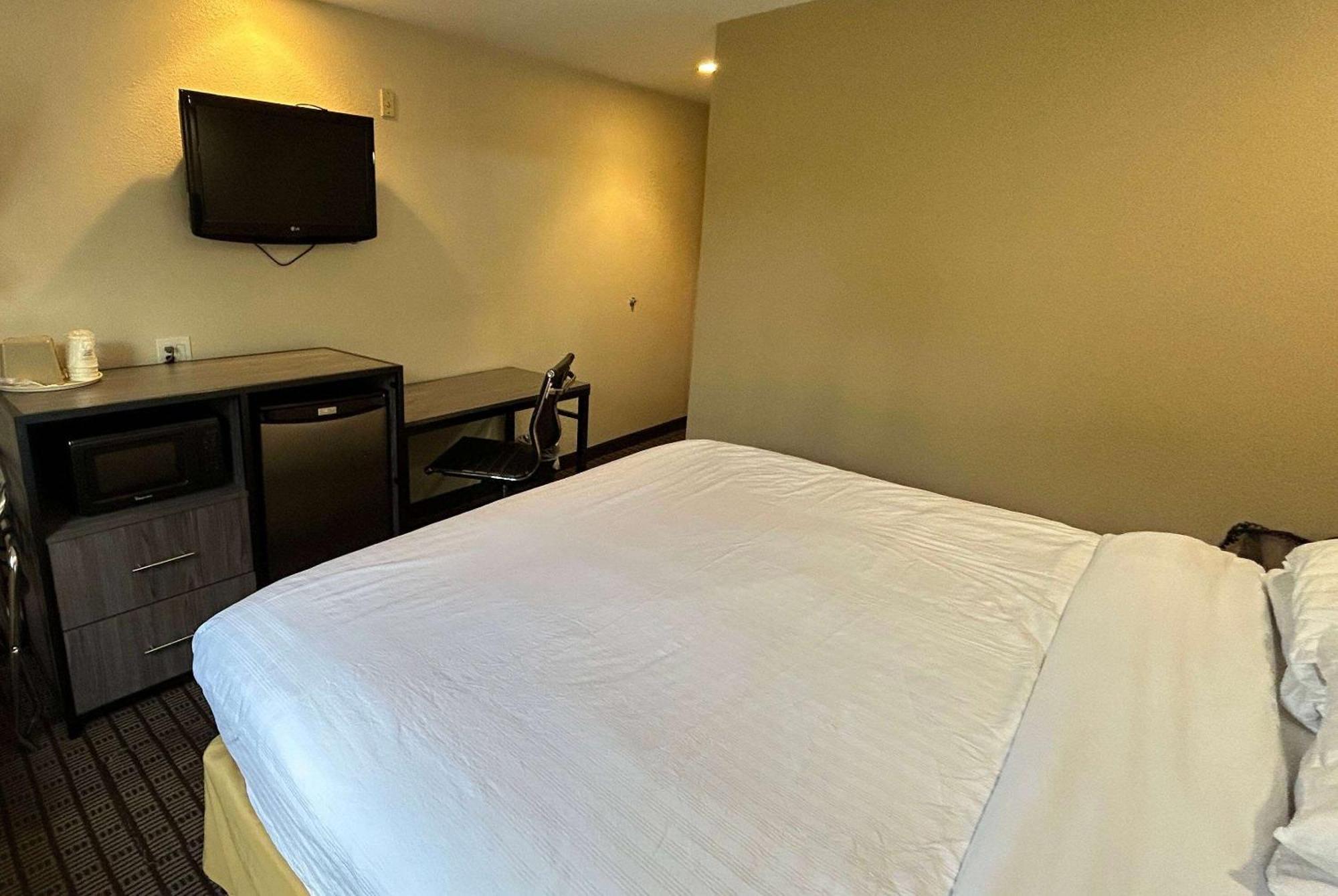 Travelodge By Wyndham Arlington/Dallas Area Экстерьер фото