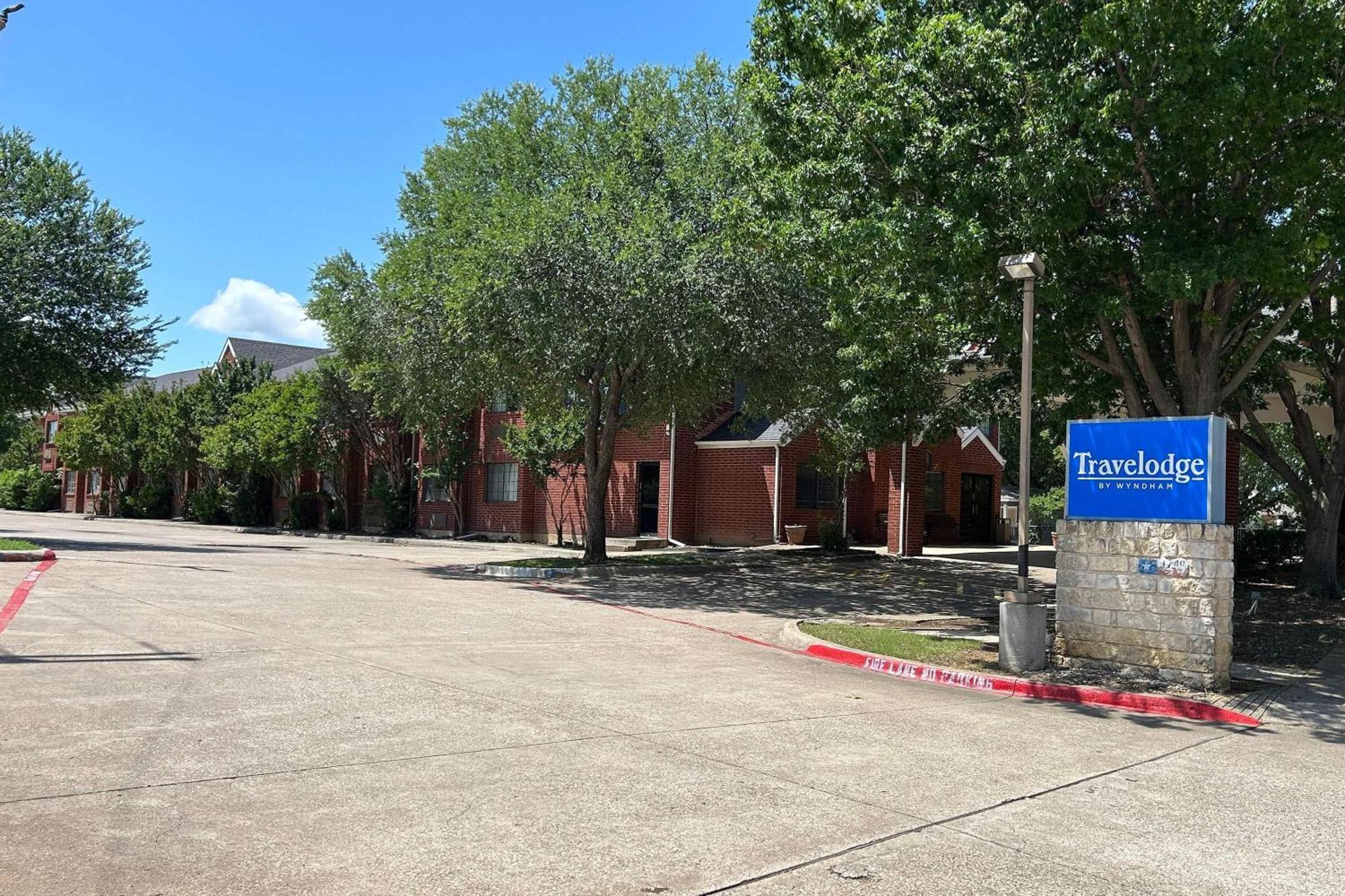 Travelodge By Wyndham Arlington/Dallas Area Экстерьер фото