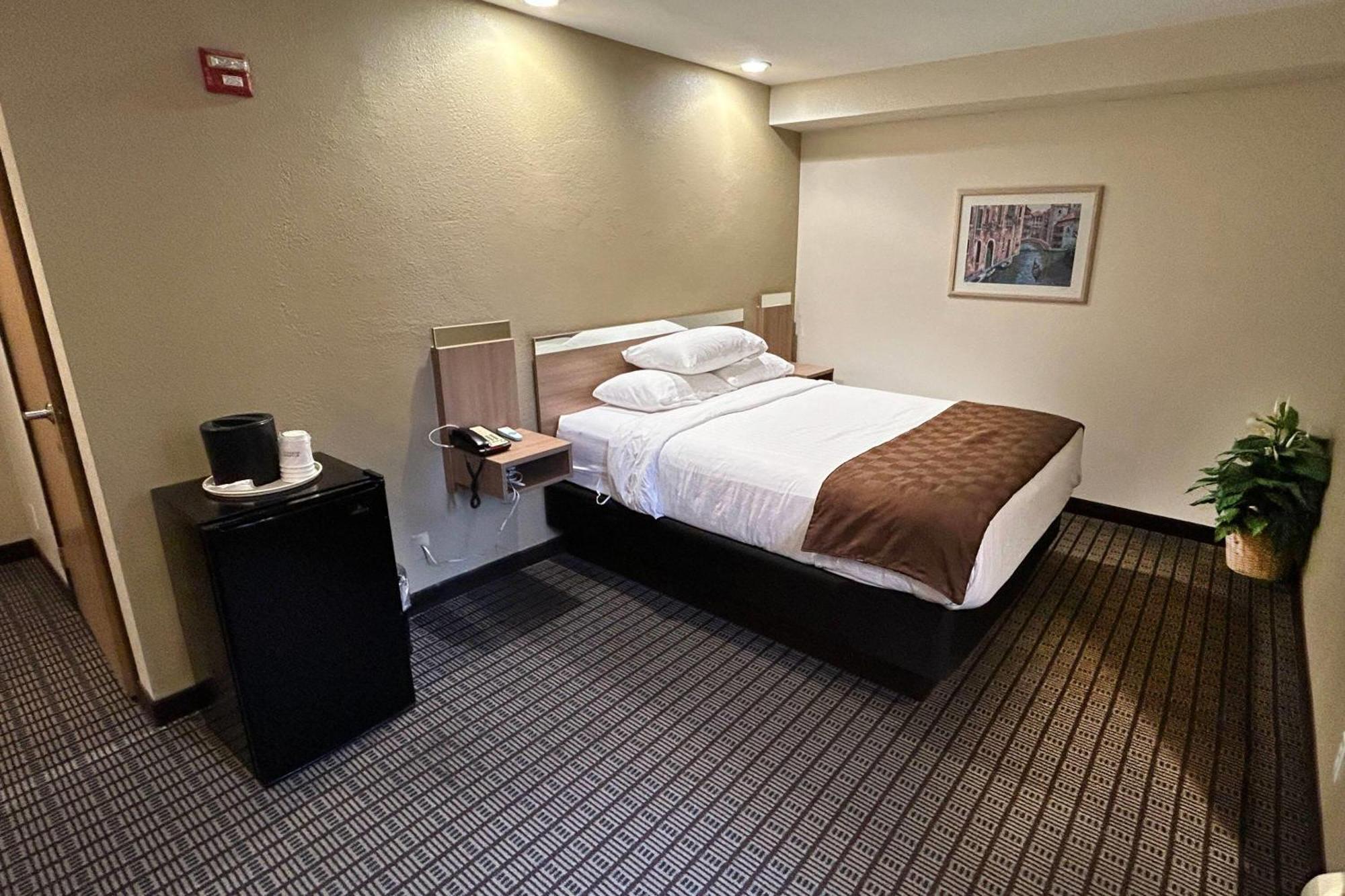 Travelodge By Wyndham Arlington/Dallas Area Экстерьер фото