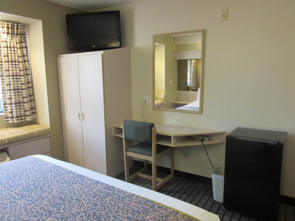 Travelodge By Wyndham Arlington/Dallas Area Экстерьер фото