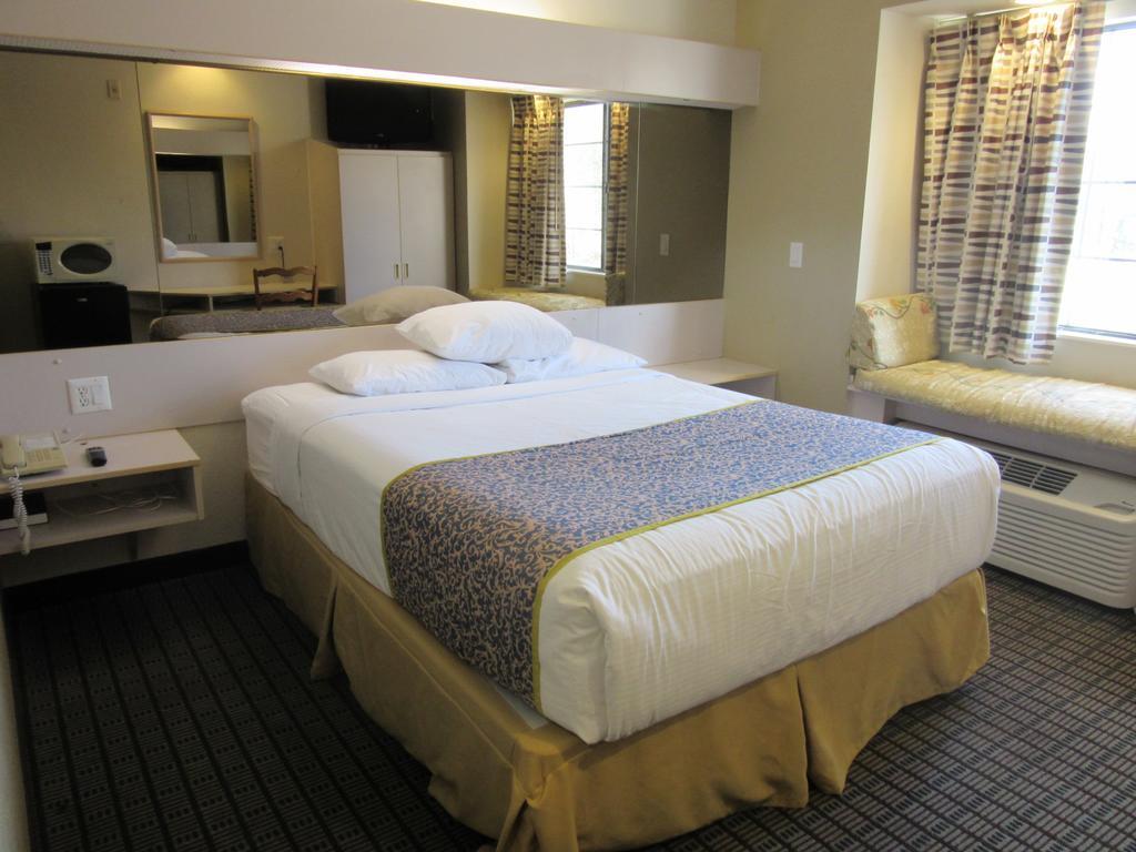 Travelodge By Wyndham Arlington/Dallas Area Экстерьер фото