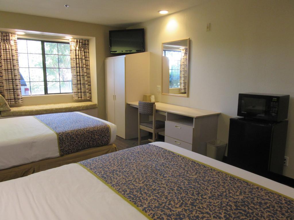 Travelodge By Wyndham Arlington/Dallas Area Экстерьер фото