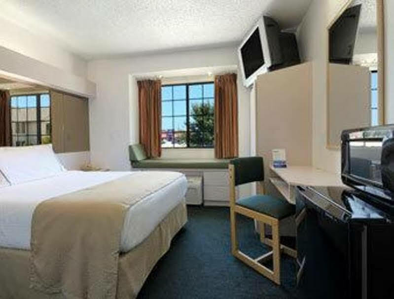 Travelodge By Wyndham Arlington/Dallas Area Экстерьер фото